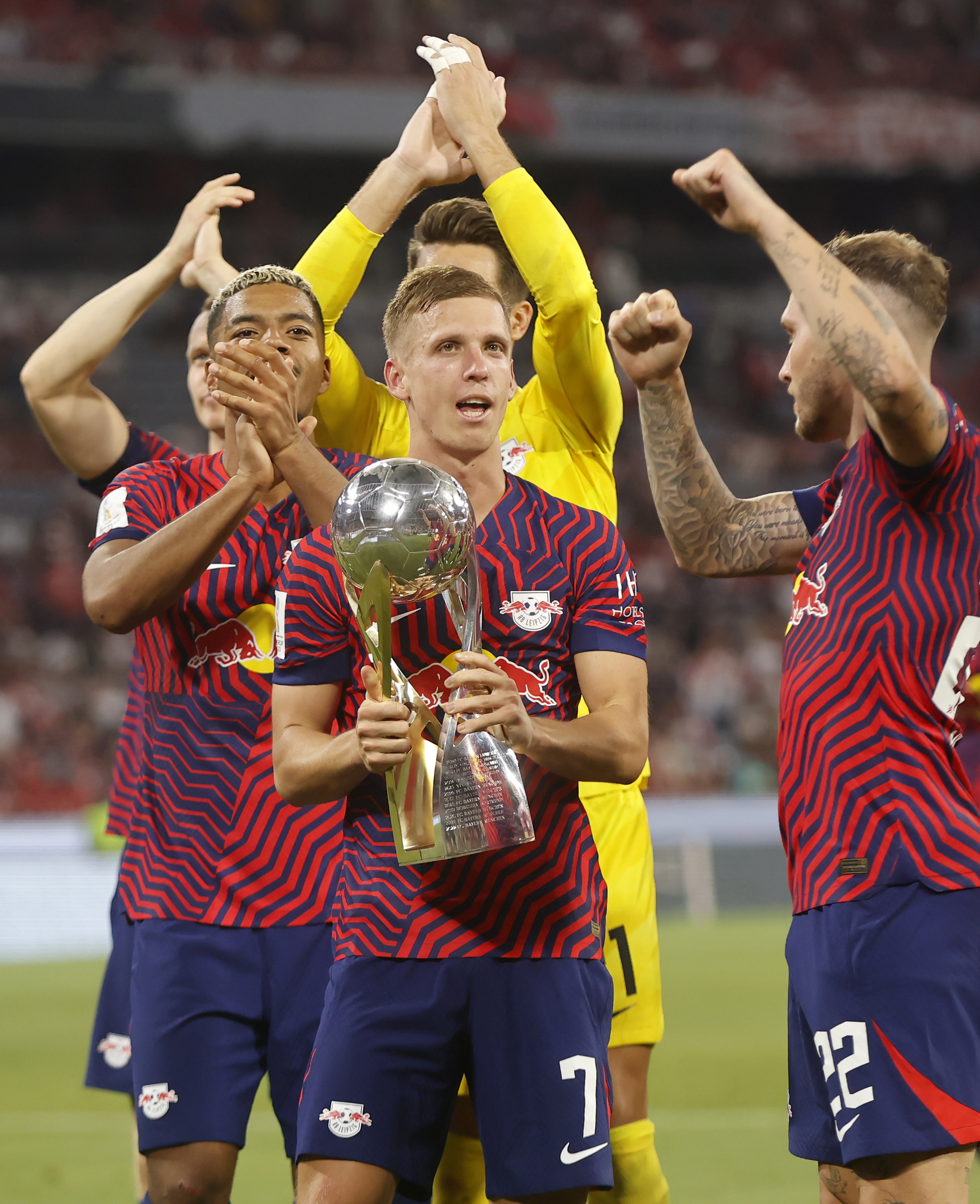 今夜拜仁慕尼黑备战德国杯，主帅复盘细节曝光，目标明确，更衣室氛围转暖 