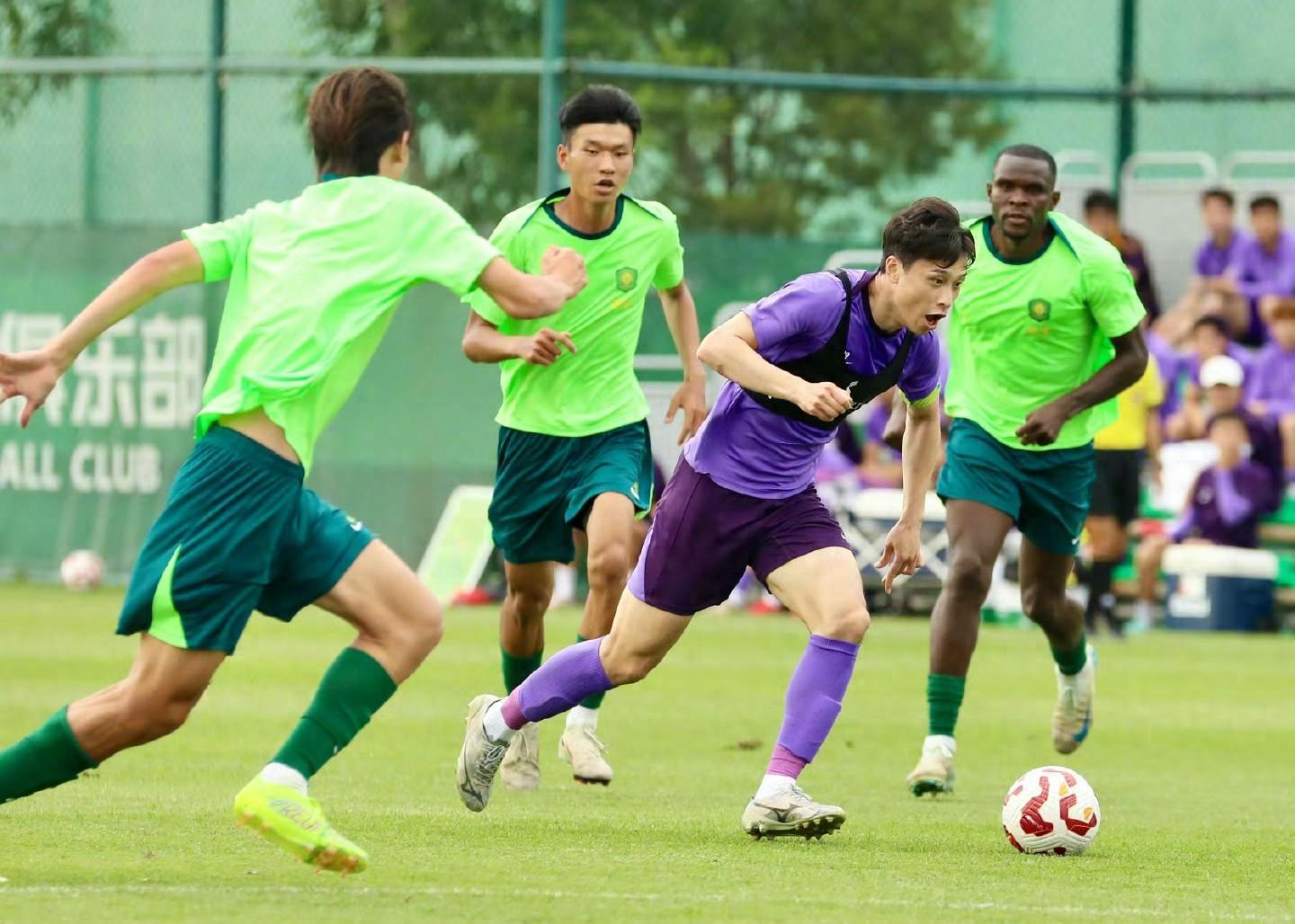 武汉三镇发布备战花絮，集结日豪取连胜，英超任务艰巨，阵容厚度经受考验的简单介绍