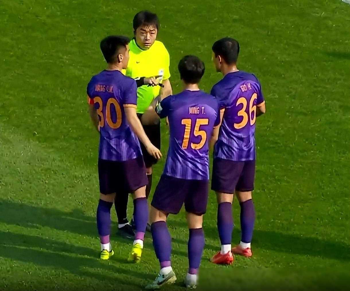 成都蓉城足球比赛活动过程描述 成都蓉城足球比赛活动过程描述