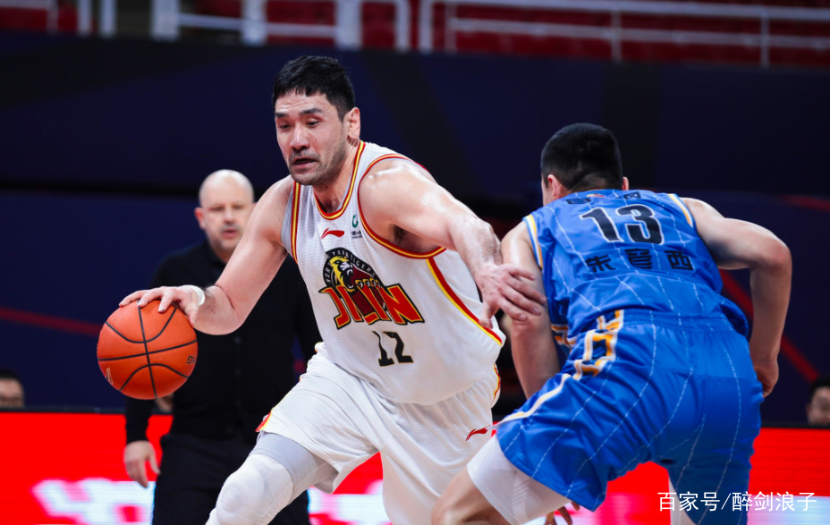 清晨突围战来临，阿贾克斯围绕CBA季后赛主帅复盘，目标明确，团队化学反应显著 