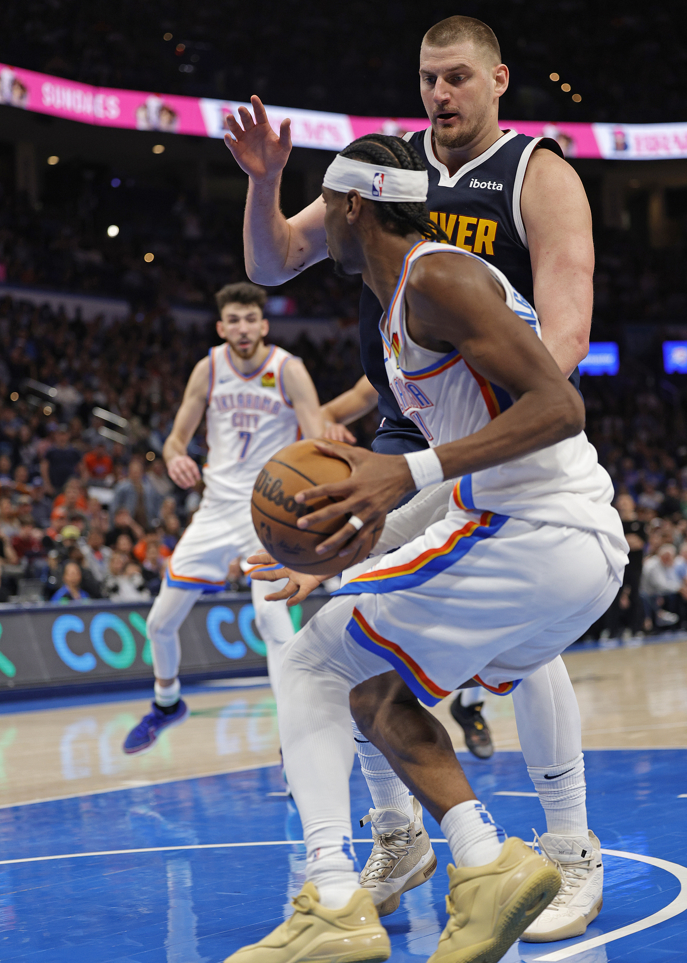 今晚突围战来临；俄克拉荷马雷霆围绕国王杯复出首秀；质疑声仍在；球队文化再被提及的简单介绍