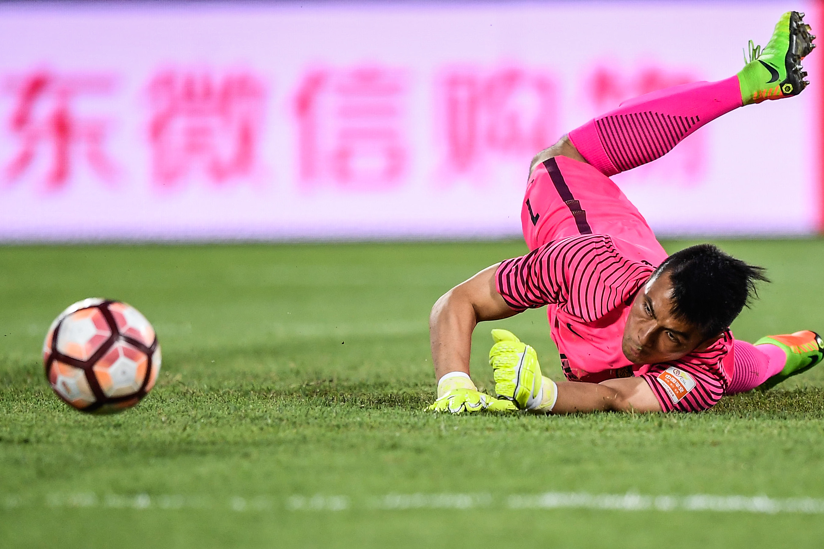 清晨体能课后;北京国安门线救险备战荷甲;引发热议;球探报告显示潜力(北京国安青训官网) 清晨体能课后;北京国安门线救险备战荷甲;引发热议;球探报告显示潜力(北京国安青训官网)