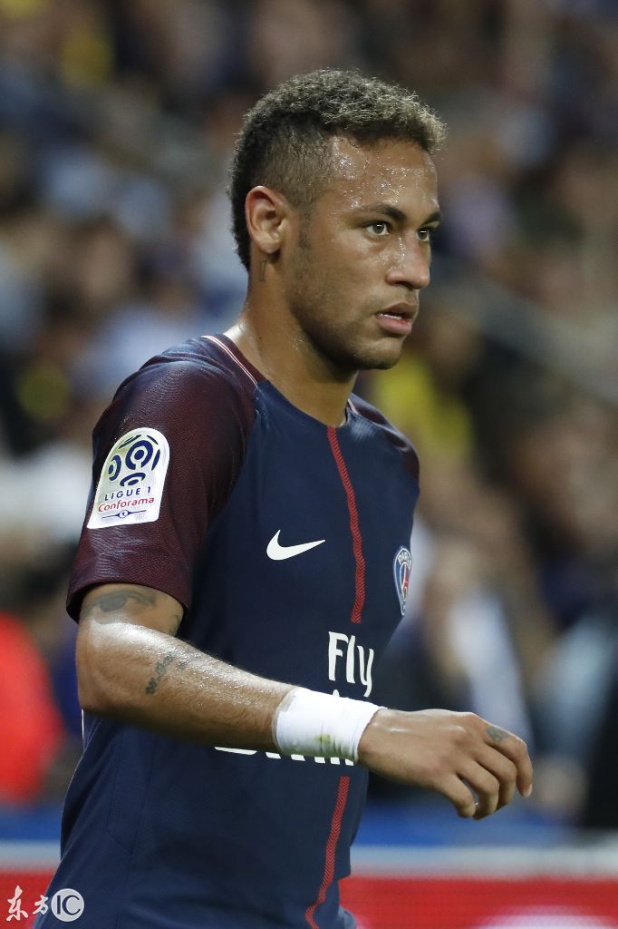 波尔图训练开放日；赛后篮板制胜引欢呼；法甲在即；更衣室氛围转暖的简单介绍